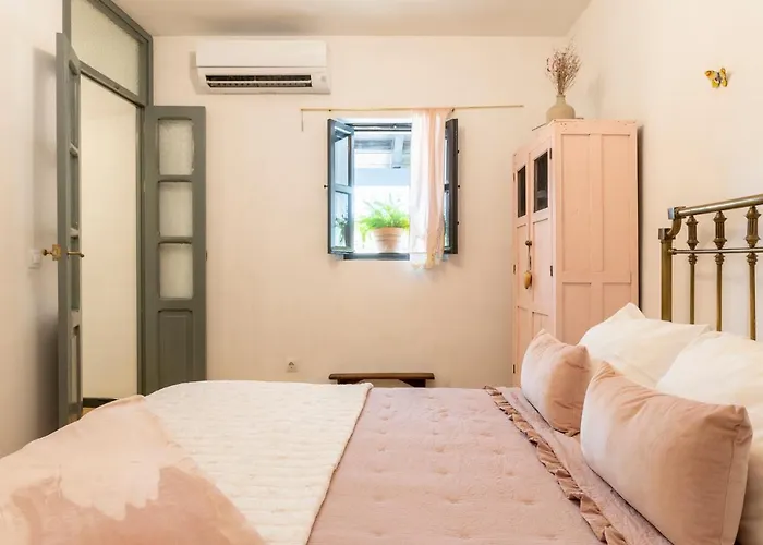 Andalusian Courtyard Apartment *